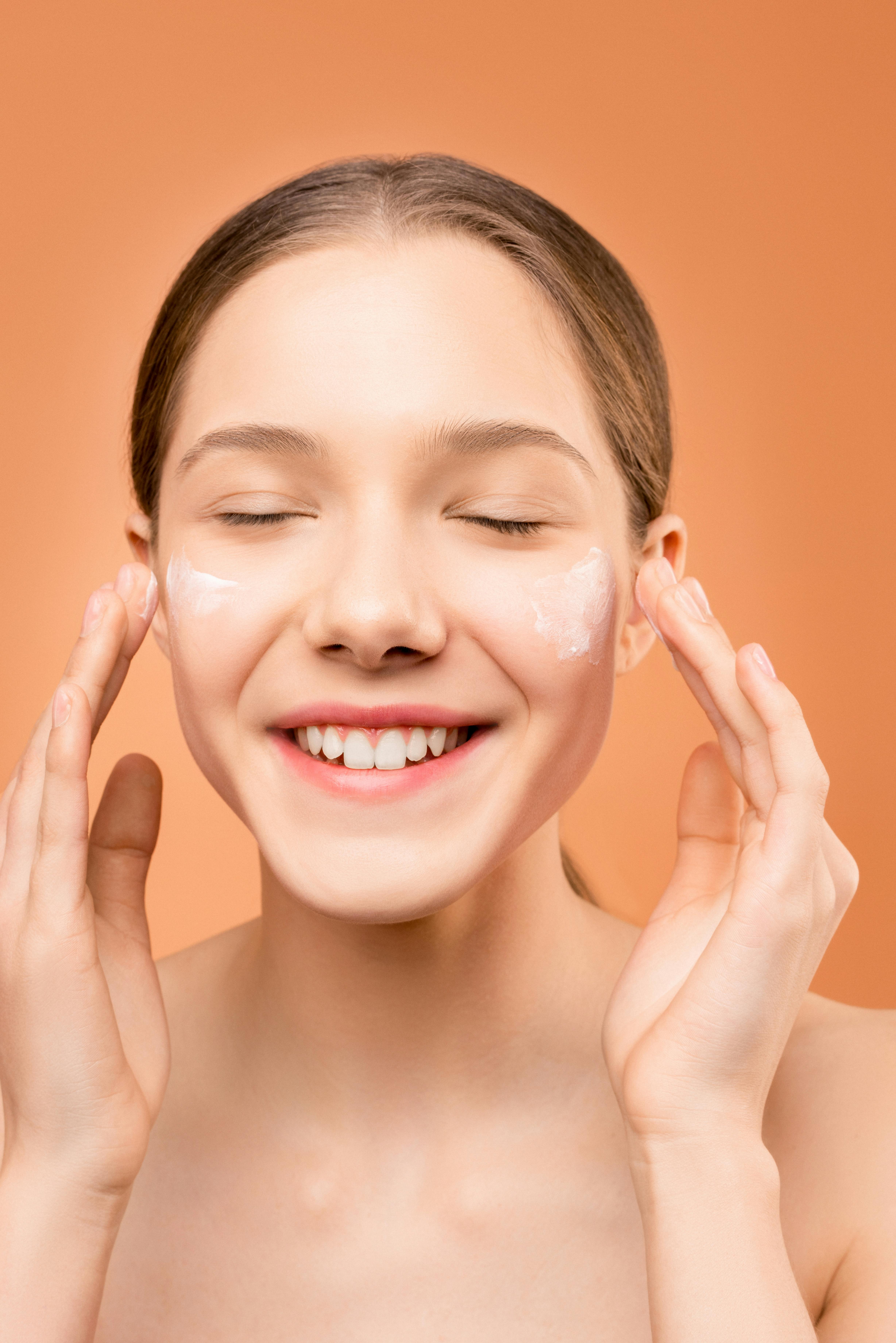 A woman moisturizing after a shower | Source: Pexels