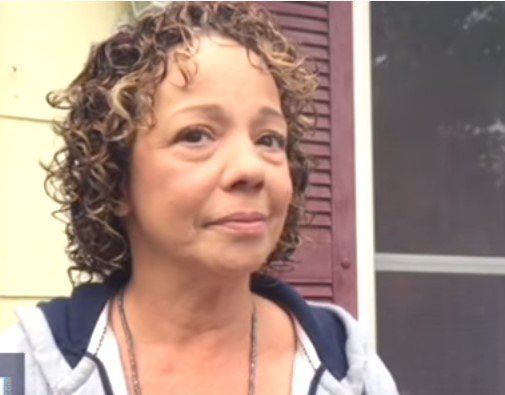 Mariah Carey's Sister, Alison speaking to a media outlet on Oct 30, 2016 at Haughton Park | Image: Youtube / Marría Catchy