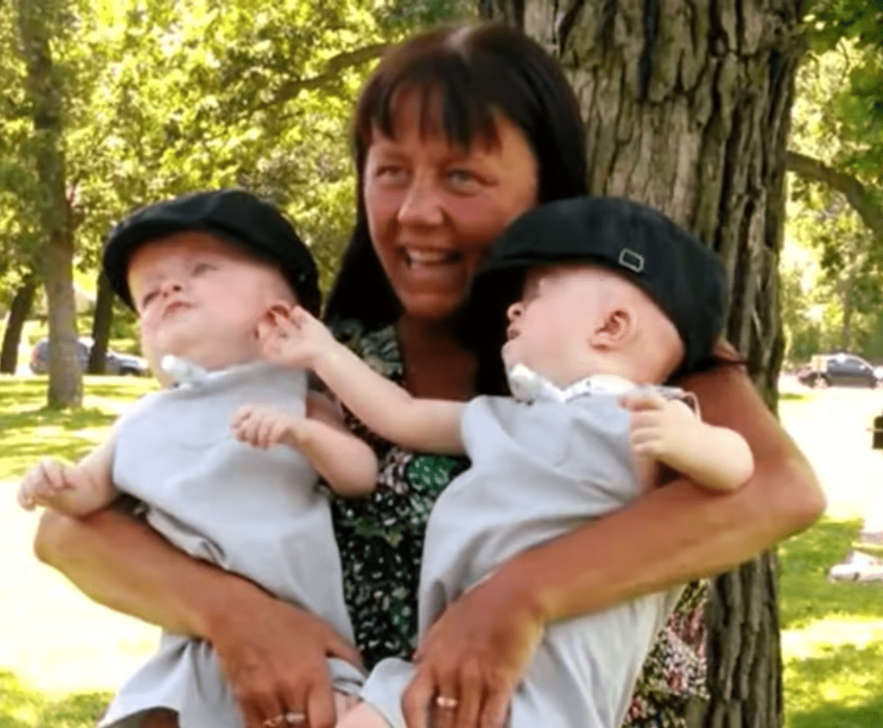 Linda Trepanier with 3-year-old twins Matthew and Marshall Trepanier. | Source: Youtube.com/Inside Edition