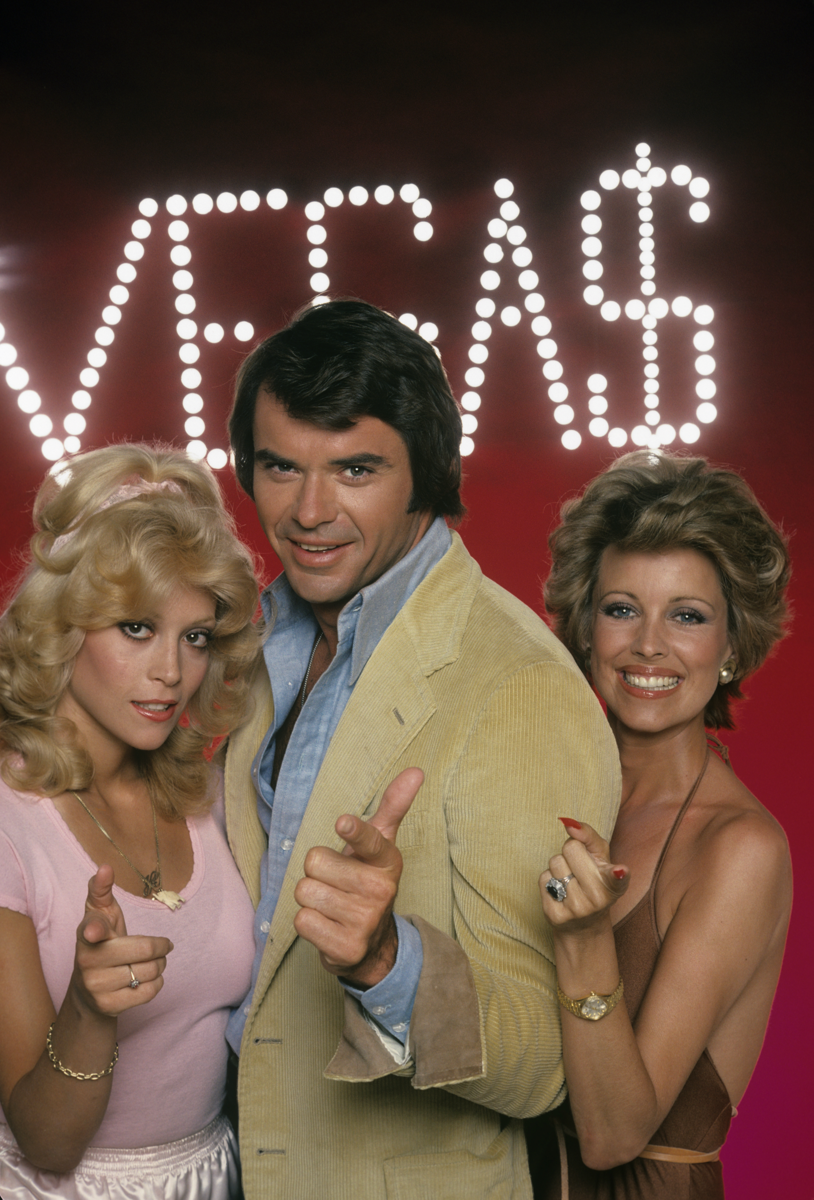 Judy Landers, Robert Urich, and Phyllis Davis in "Vega$" in 1978 | Source: Getty Images