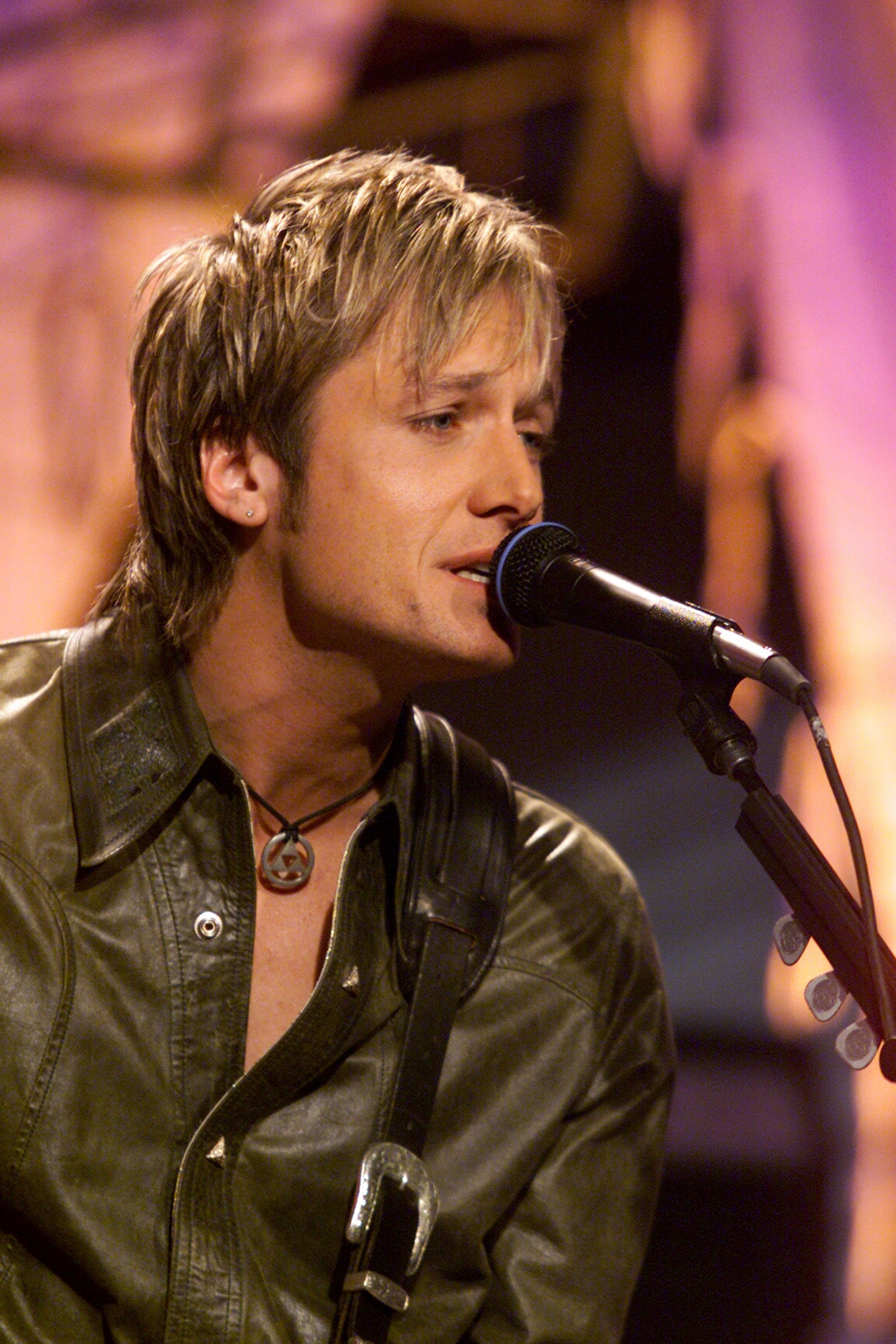 Müzisyen Keith Urban, 15 Mart 2001'deki performansı sırasında |  Kaynak: Getty Images