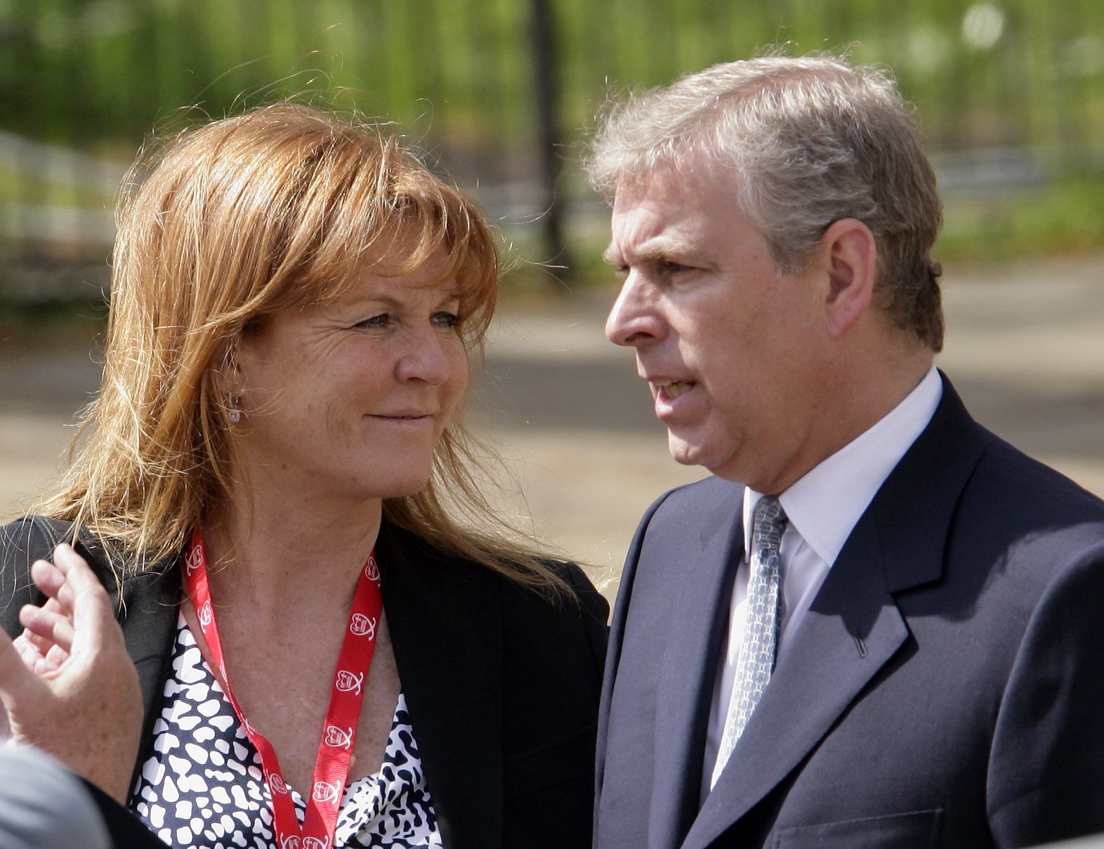 Sarah Ferguson, The Duchess of York talks with ex-husband HRH Prince Andrew, The Duke of York as they wait for daughter HRH Princess Beatrice of York to complete the Virgin London Marathon as part of the 'Caterpillar Run' Team, consisting of 32 runners tethered together on April 25, 2010 in London, England. | Source: Getty Images