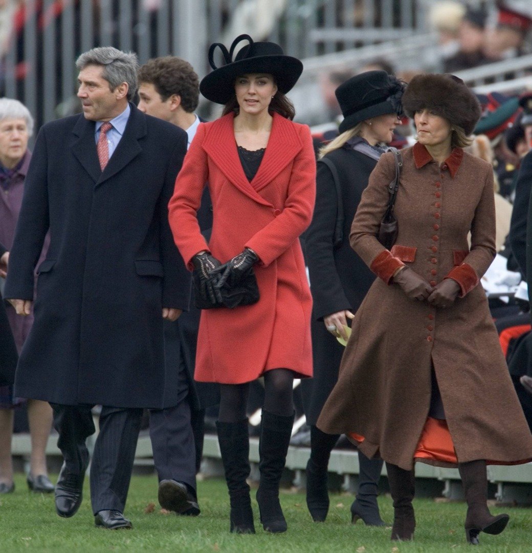 Kate Middleton, Prince Williams's girlfriend, and her family attend the Sovereign's Parade at the Royal Military Academy Sandhurst on December 15, 2006 in Sandhurst, England. | Source: Getty Images