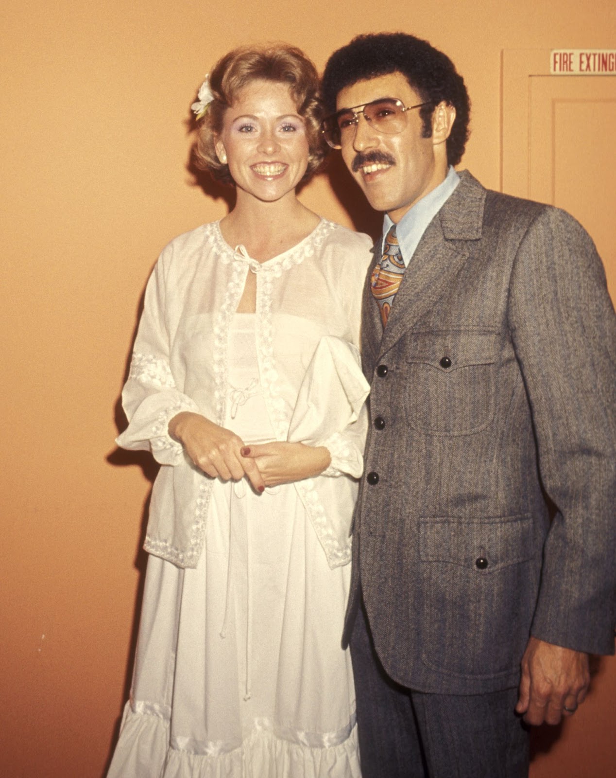 The former "The Love Boat" star and a guest at the ABC Television Affiliates party on May 12, 1977, in Los Angeles, California. | Source: Getty Images