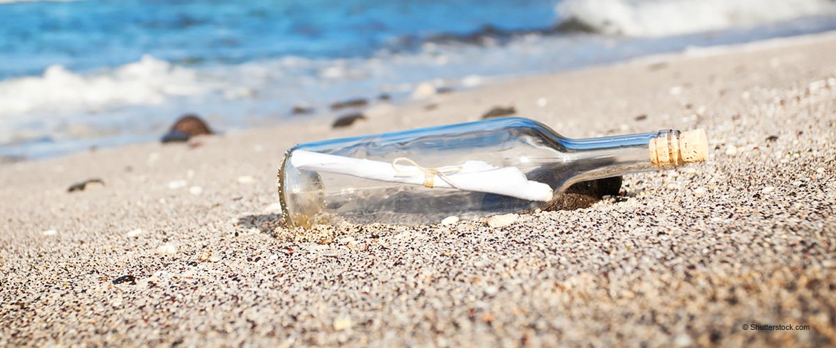 Botella en la arena. | Foto: Shutterstock