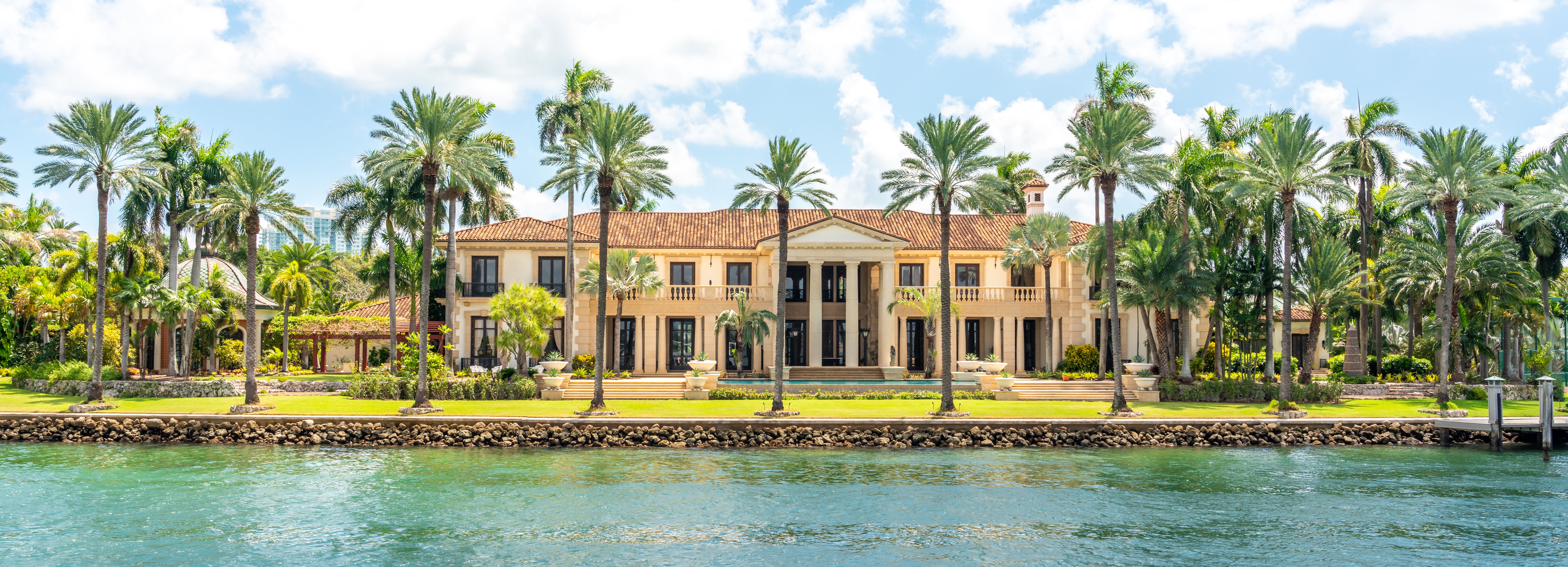 Brian wanted to throw a massive party at his father's mansion for his 18th birthday. | Source: Shutterstock 