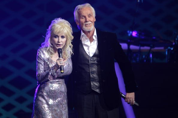 Dolly Parton and Kenny Rogers at The MGM Grand at Foxwoods on April 10, 2010 in Ledyard, Connecticut. | Photo: Getty Images