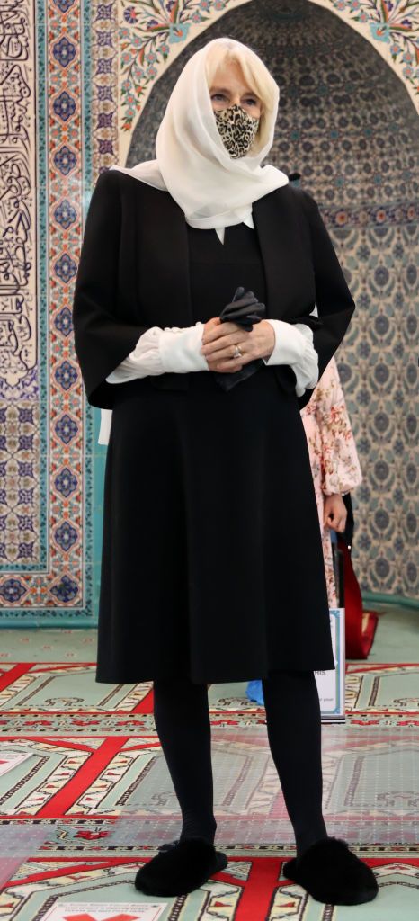 Camilla durante una visita a la mezquita de Wightman Road el 7 de abril de 2021 en Londres, Inglaterra. | Foto: Getty Images
