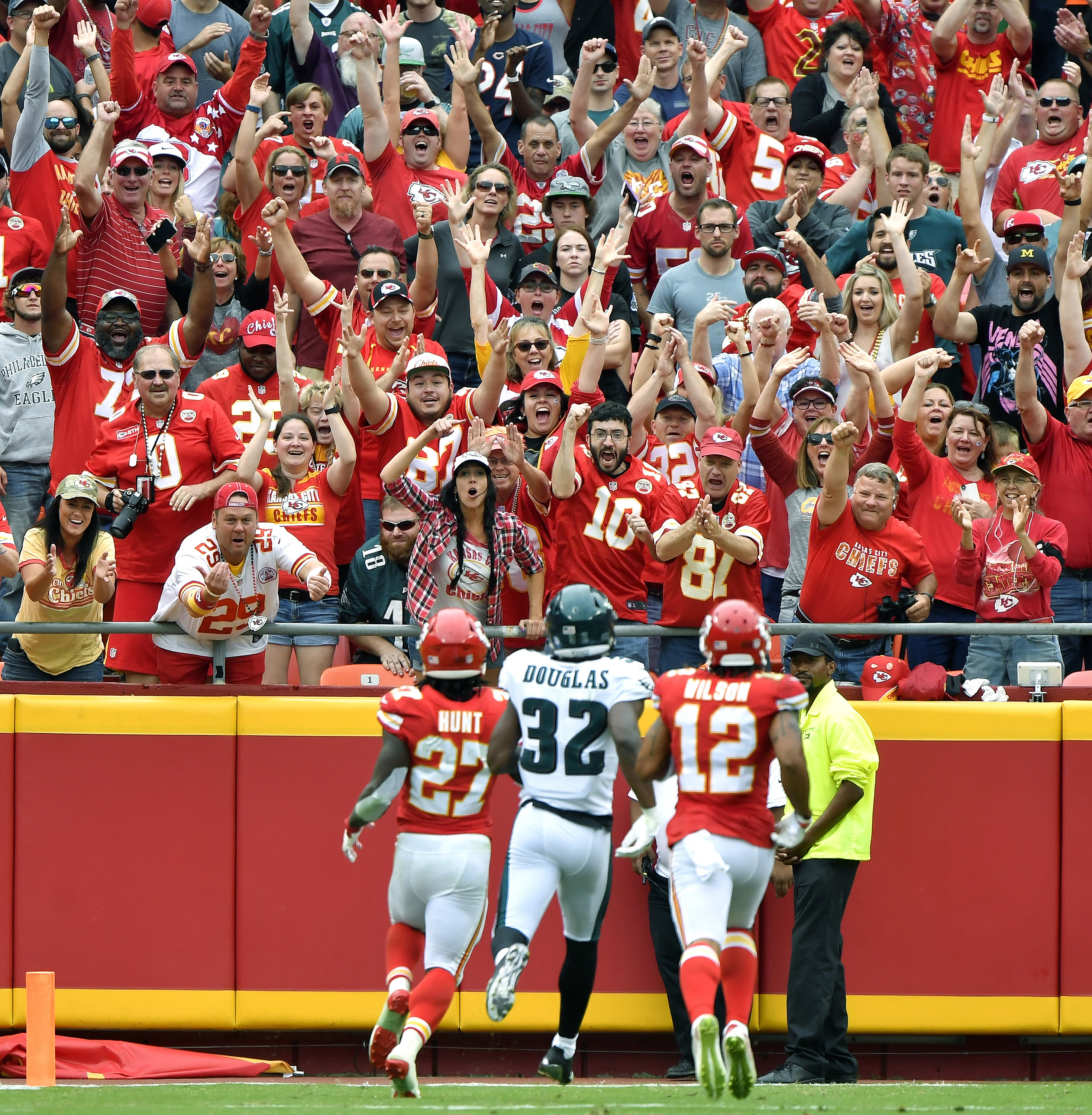 Fans celebrate as the Kansas City Chiefs score a touchdown against the Philadelphia Eagles at Arrowhead Stadium on September 17, 2017 | Source: Getty Images