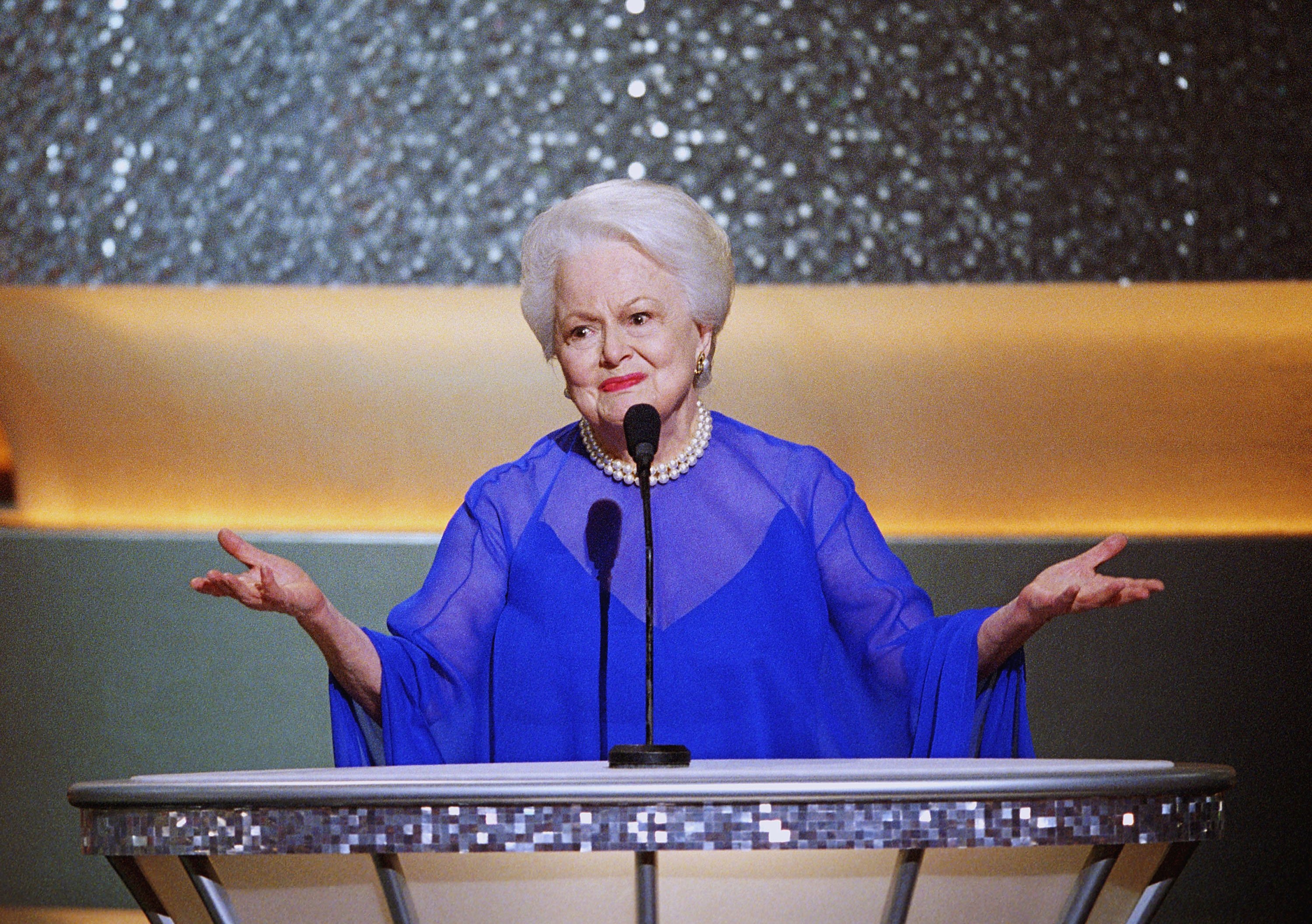 Best Actress Oscar winner Olivia de Havilland (To Each His Own, 1946) introduces other former winners in acting categories for a group presentation during the 75th Annual Academy Awards at the Kodak Theater on March 23, 2003. | Photo: Getty Images