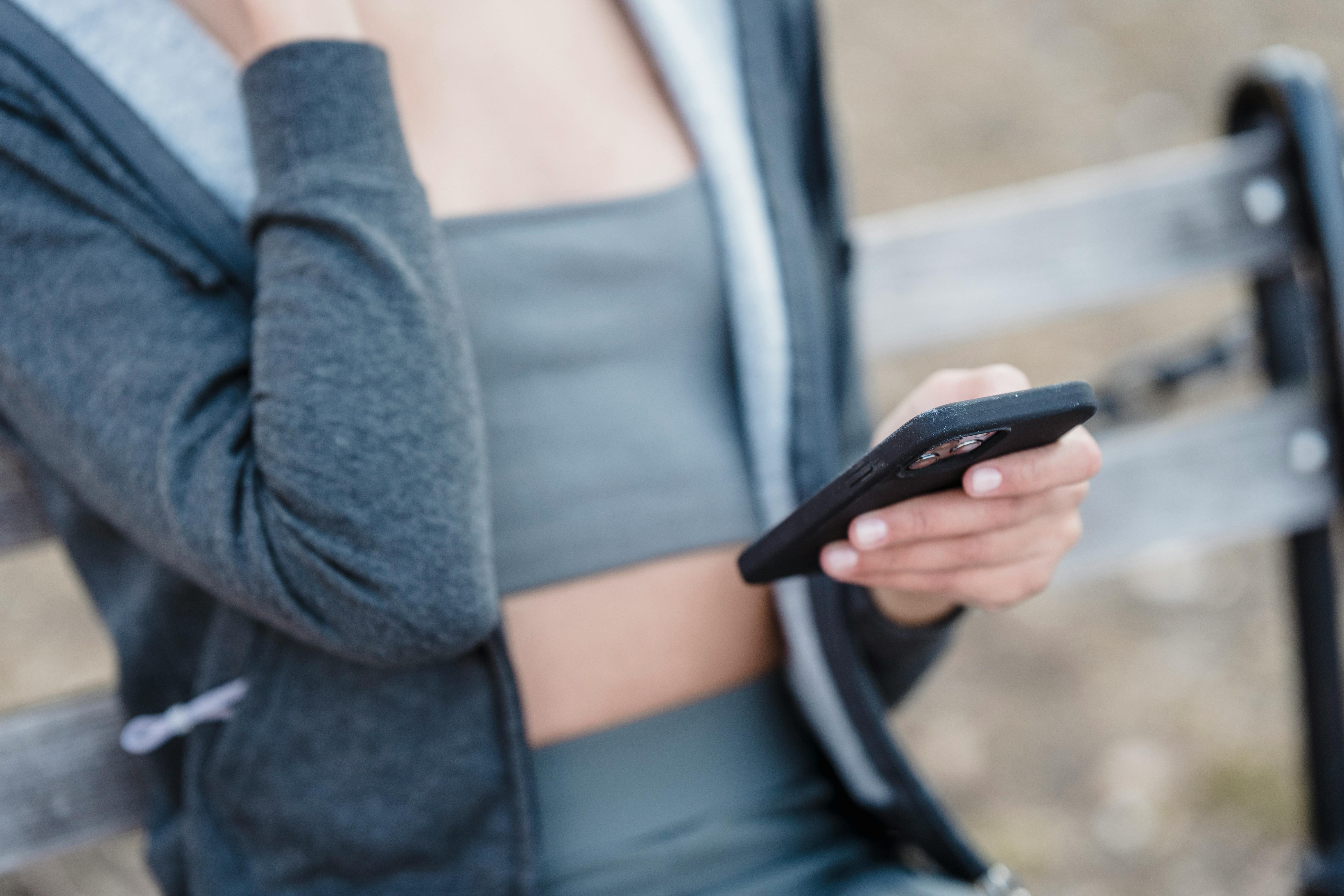 A person using their smartphone | Source: Pexels