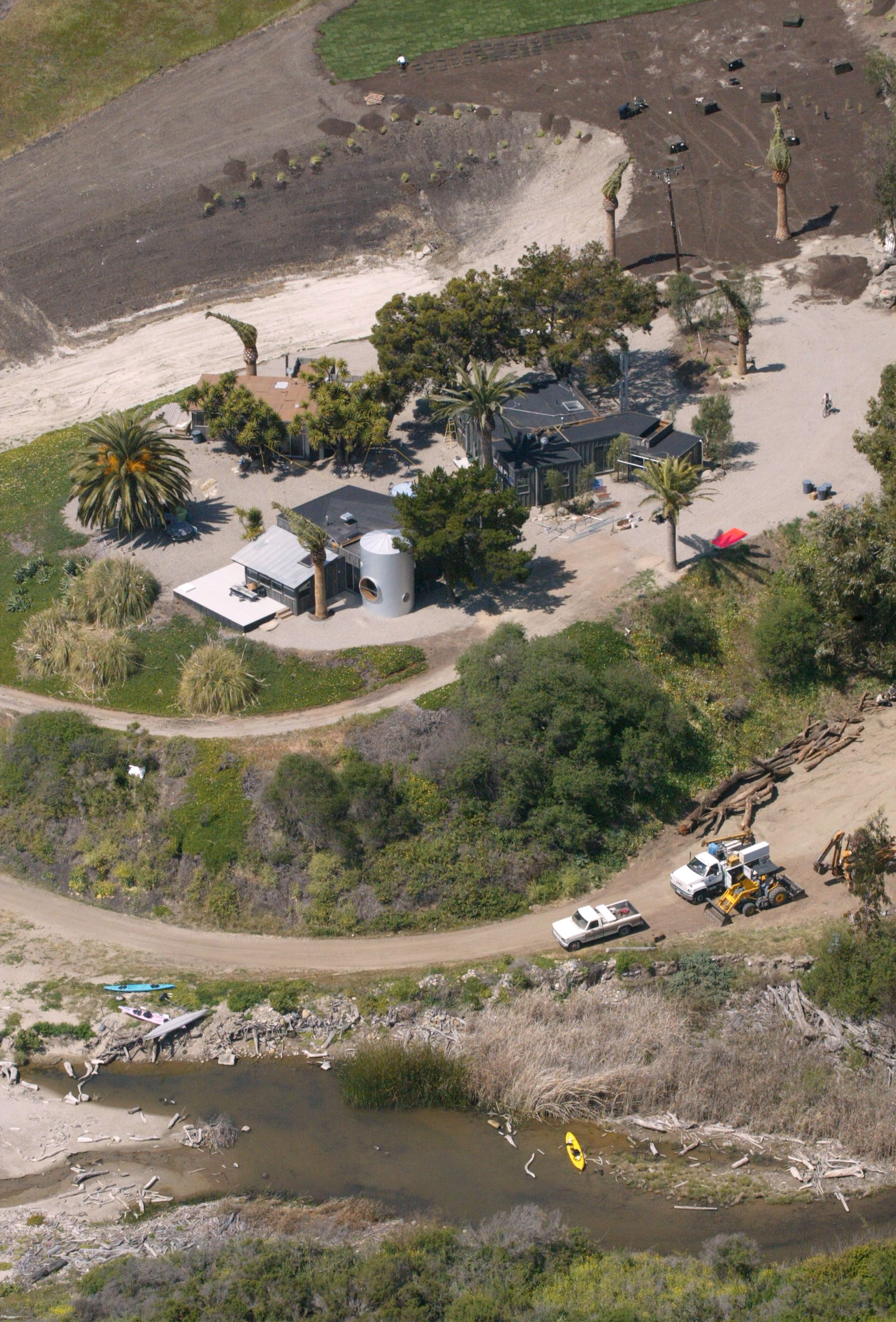 Brad Pitt's home as seen on March 27, 2002 in Santa Barbara, California. | Source: Getty Images