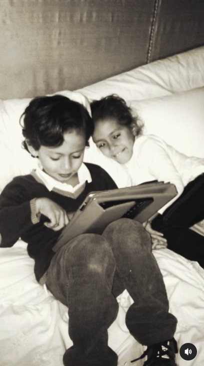 The twins bonding | Source: Instagram/jlo