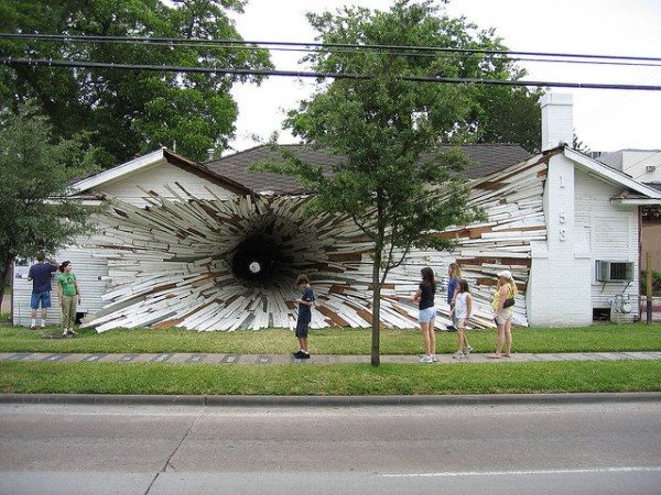 The Hole House — Texas, USA | Source: youtube.com/List 25