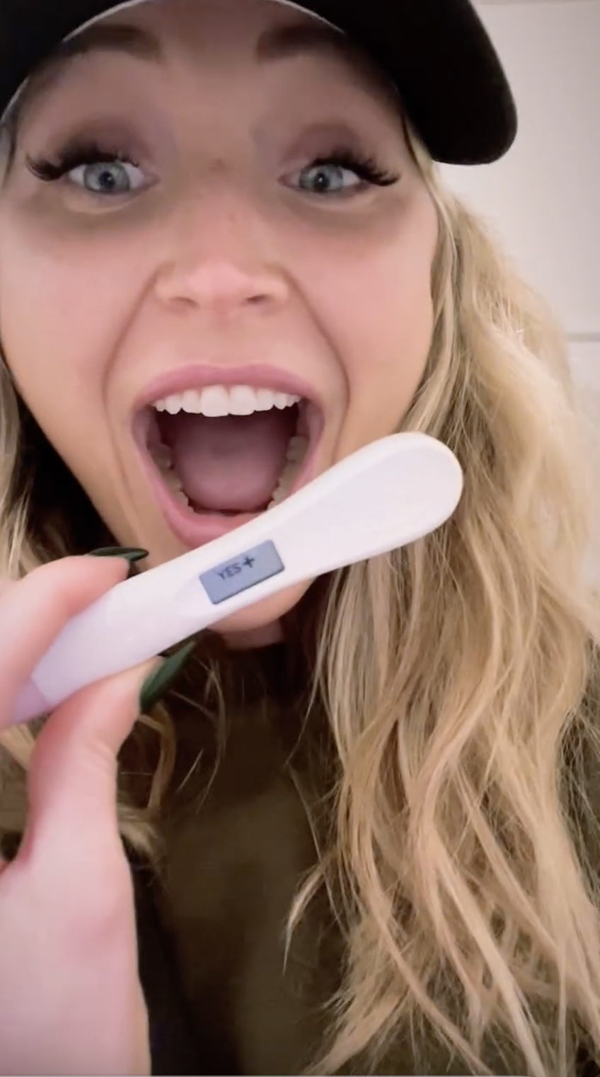 A photo of Taylor announcing her pregnancy posted on February 2024 | Source: Instagram/tay