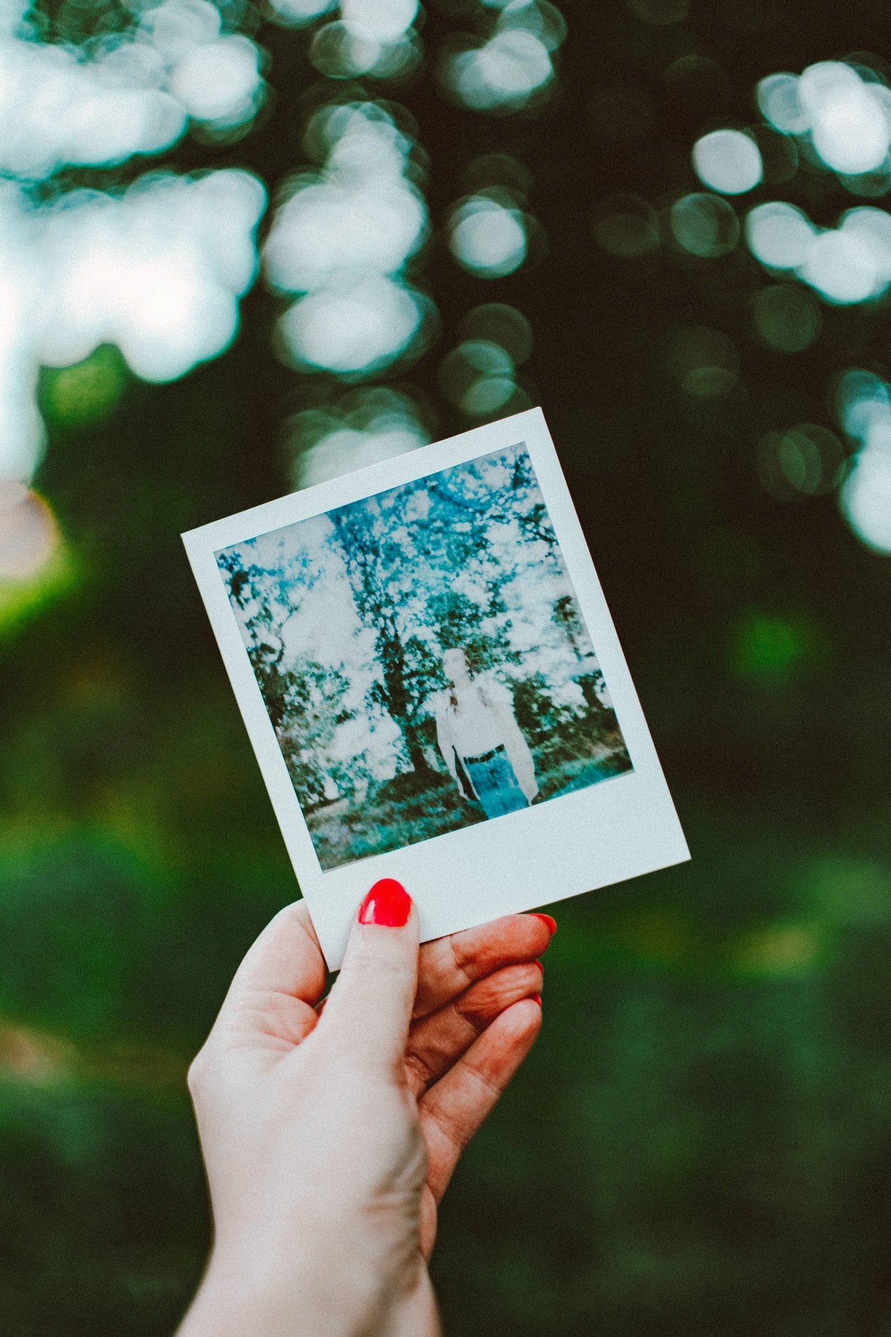Chloe hid the picture of her mother. | Source: Pexels