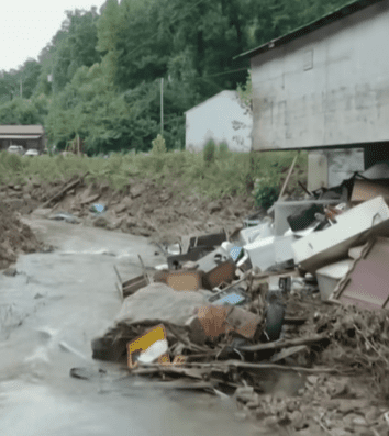 Schäden durch die Überschwemmungen in Kentucky. | Quelle: Youtube.com/KTVB