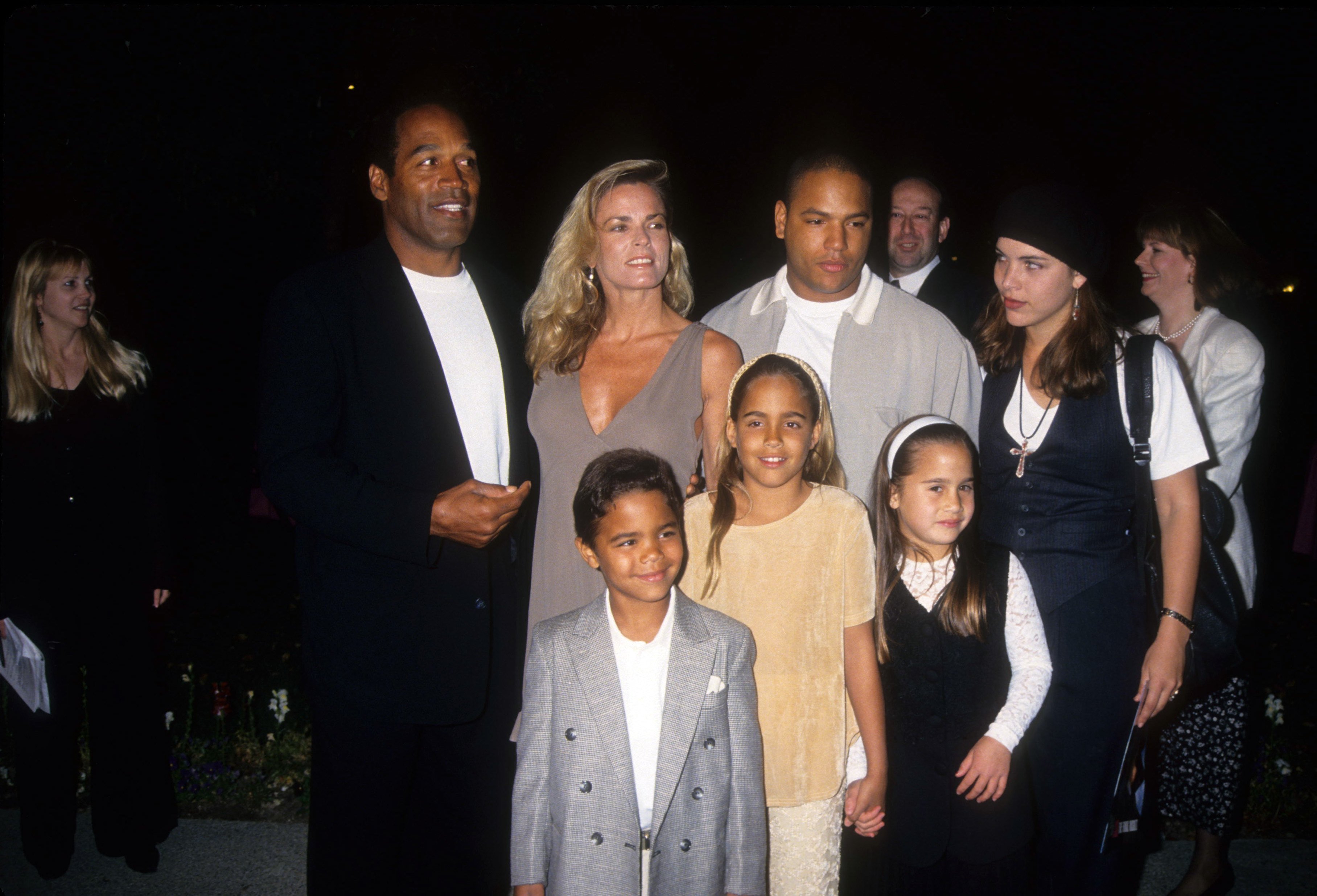 O.J. Simpson, Nicole Brown Simpson, Jason Simpson, Sydney Brooke Simpson, Justin Ryan Simpson at the premiere of the "Naked Gun 33 1/3: The Final Isult," on March 16, 1994, in Los Angeles | Source: Getty Images