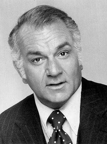 Robert Mandan in 1977. | Source: Wikimedia Commons.