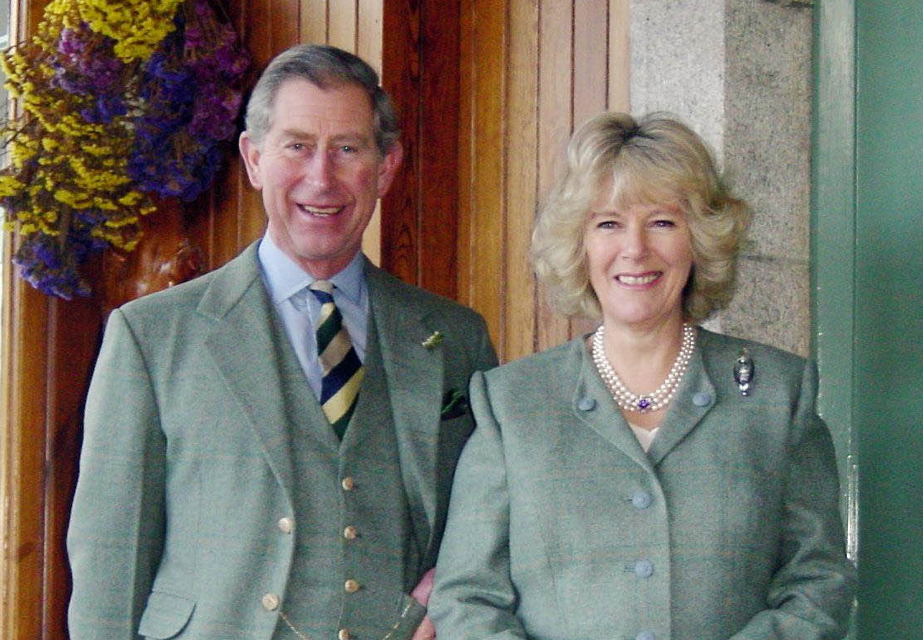 Príncipe Charles y Camilla Parker-Bowles en Clarence House en febrero de 2005. | Foto: Getty Images