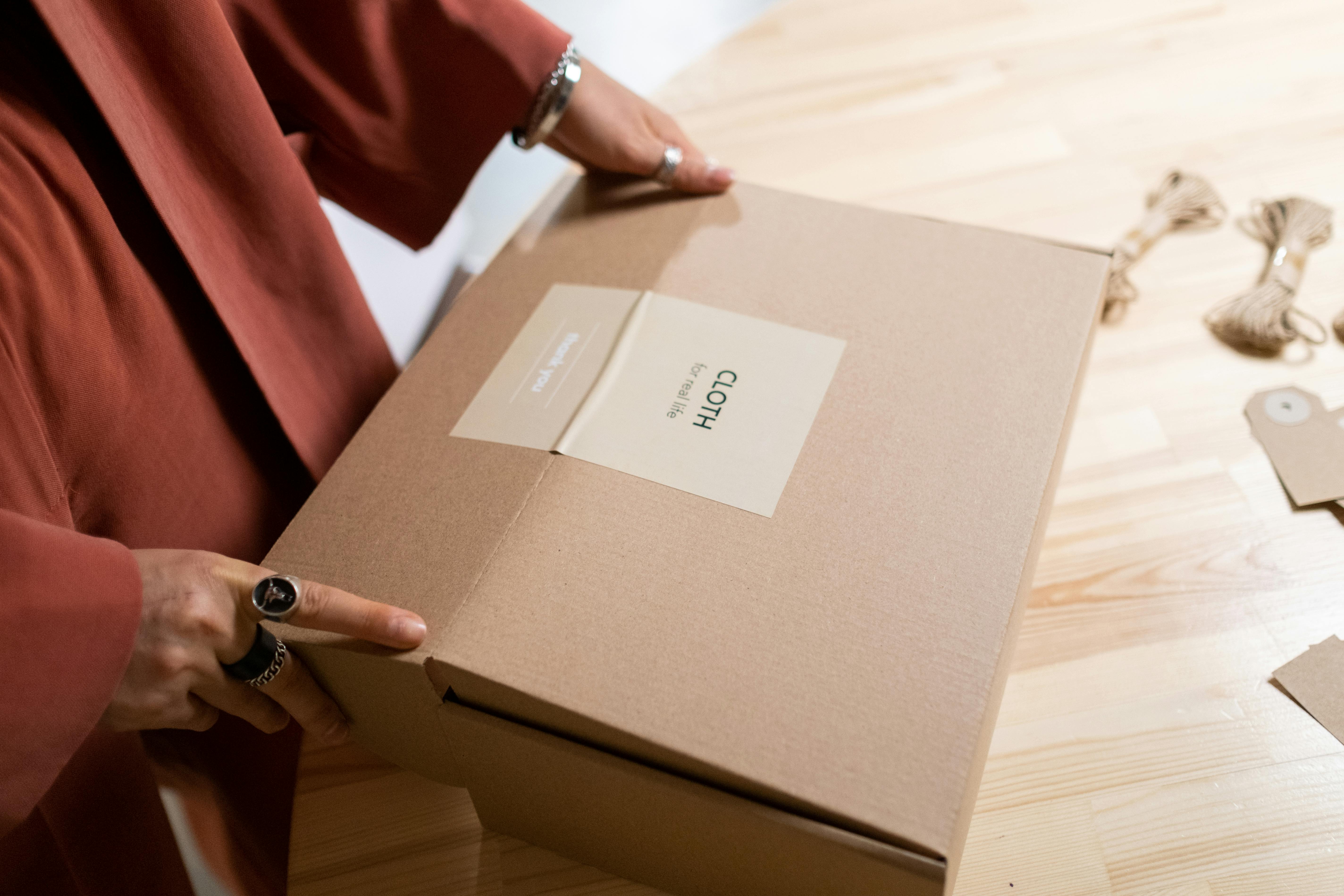 A person holding a brown box | Source: Pexels