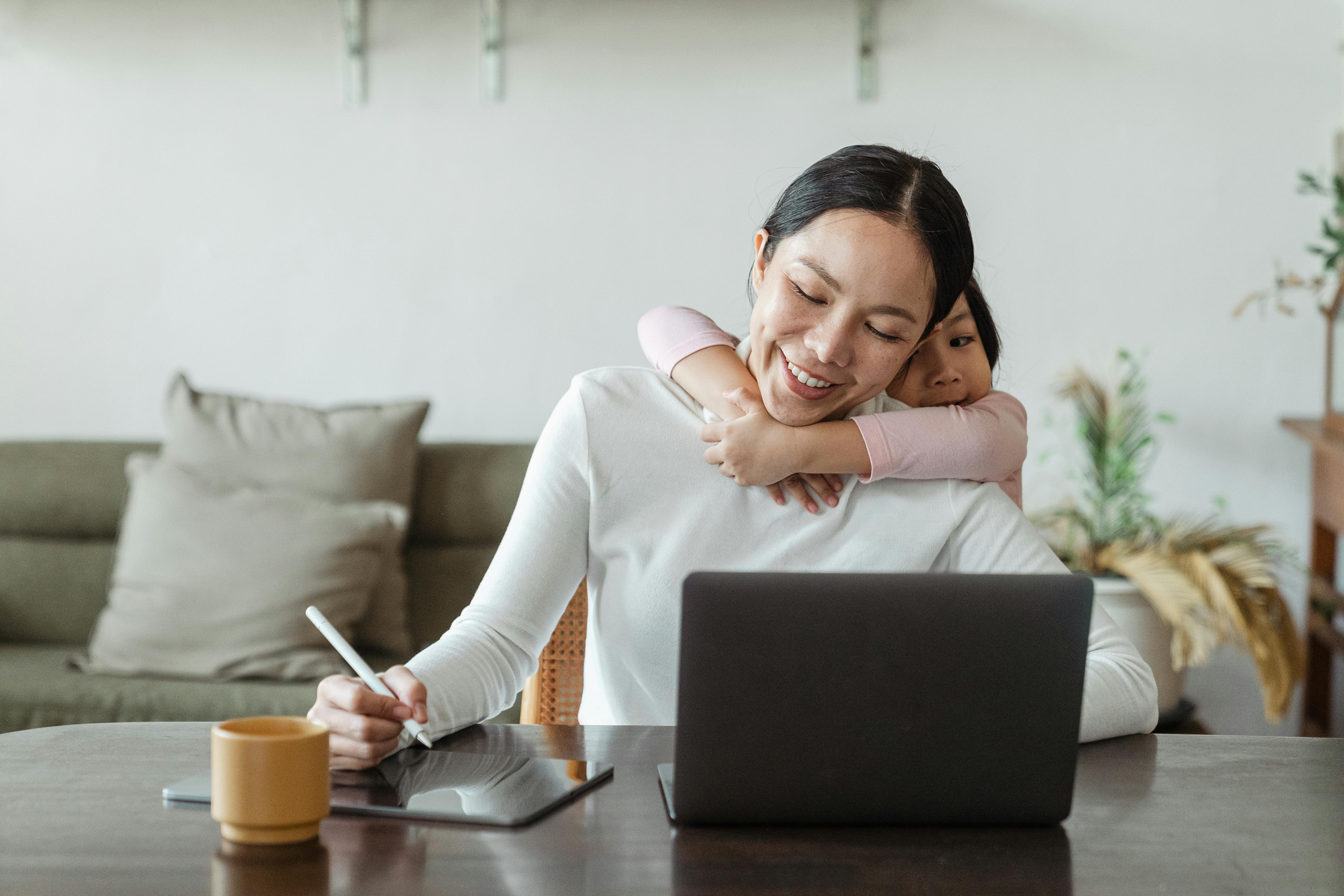 A stay-at-home mom and her daughter | Source: Pexels