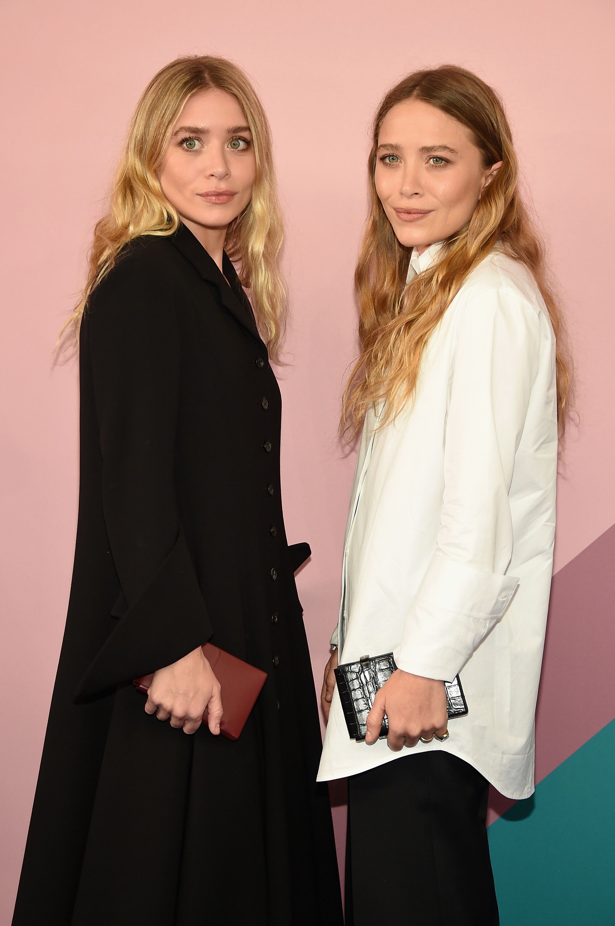 Ashley Olsen y Mary-Kate Olsen en los CFDA Fashion Awards 2017 en Nueva York. | Foto: Getty Images
