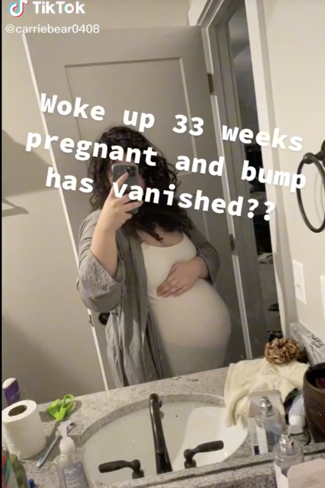 Carrie showing her baby bump | Source: tiktok.com/carriebear0408