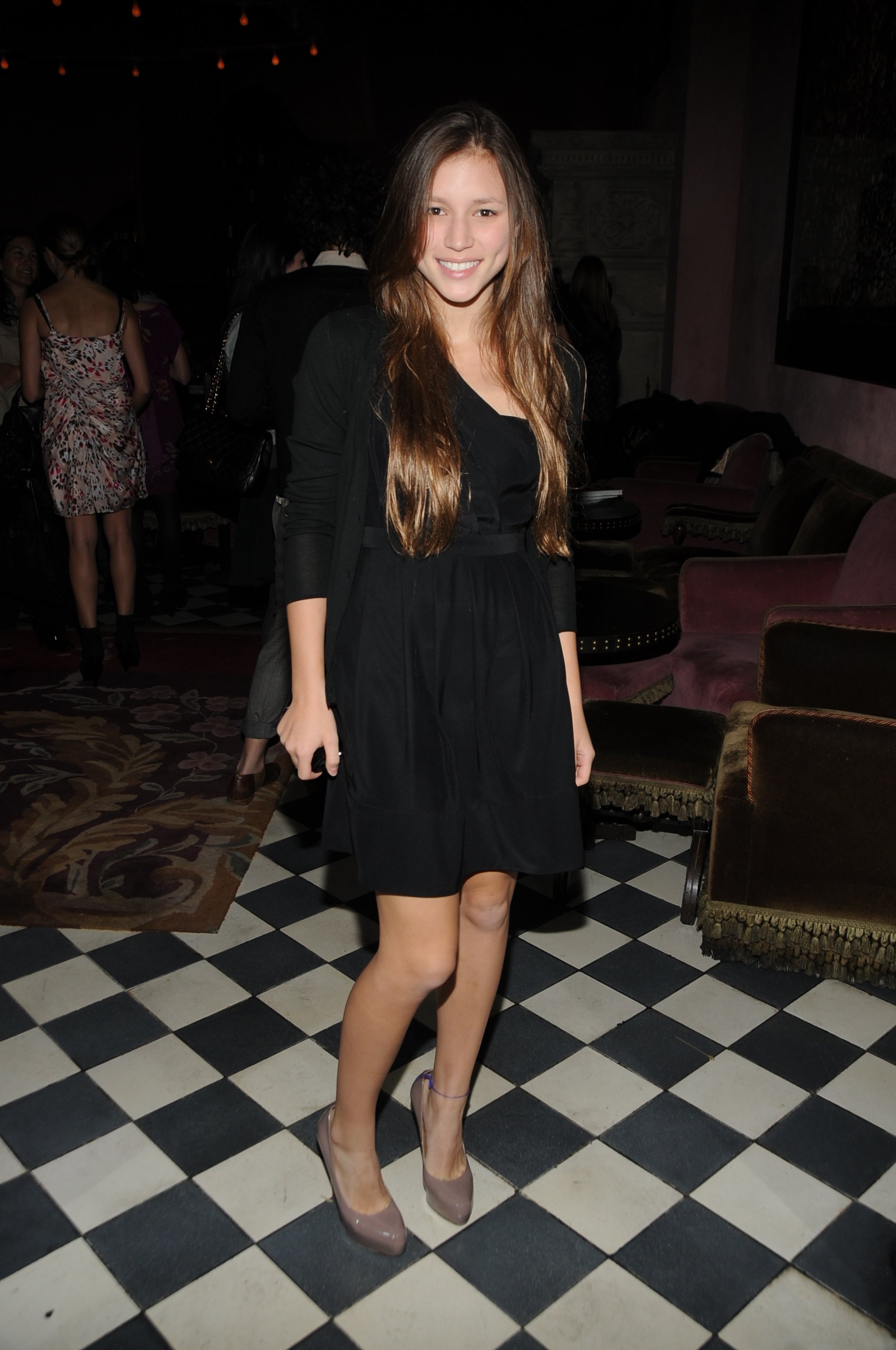 Josephine Becker attends the party for the launch of 'The Teen Vogue Handbook' on October 13, 2009 | Source: Getty Images