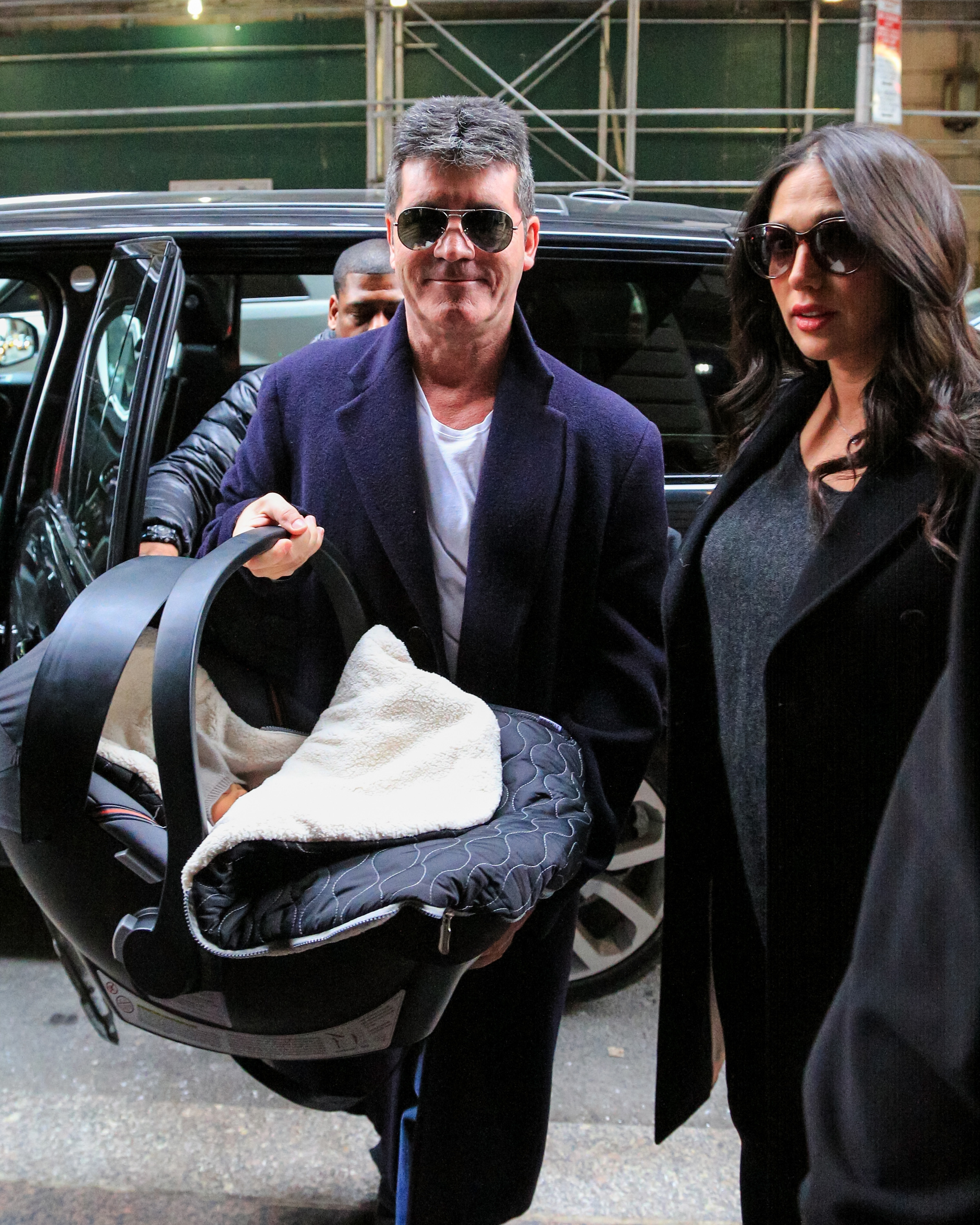 Simon Cowell and Lauren Silverman with their newborn son Eric Cowell seen arriving at their hotel on February 16, 2014, in New York City | Source: Getty Images