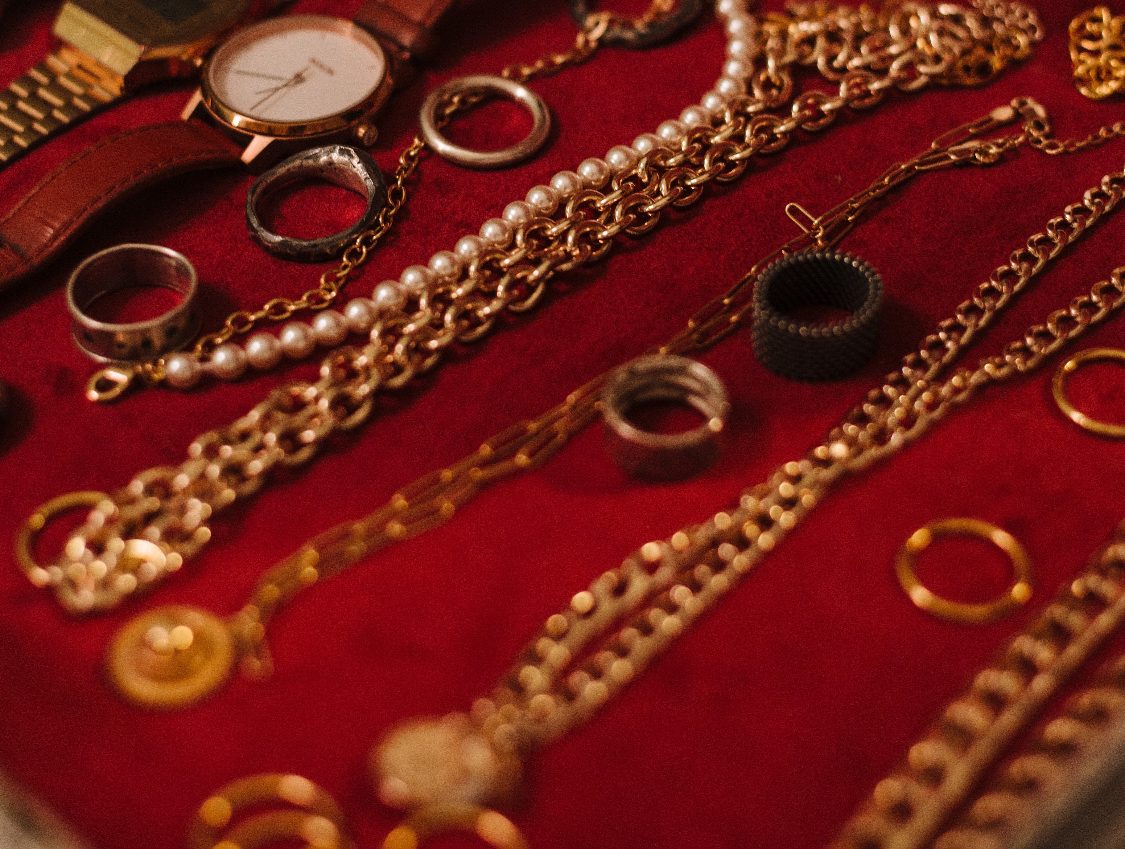 OP's cousin was hell-bent on possessing their late grandma's expensive jewelry. | Source: Pexels
