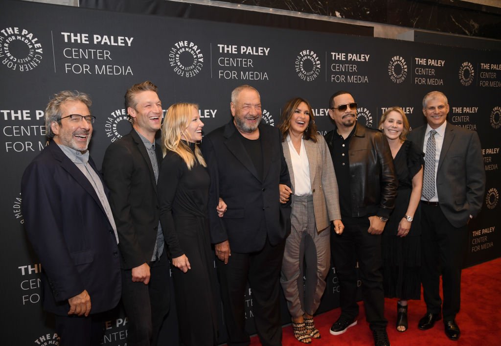 Warren Leight, Peter Scanavino, Marishka Hargitay. and more members of the "Law & Order: SVU" crew on September 25, 2019 in New York City | Source: Getty Images