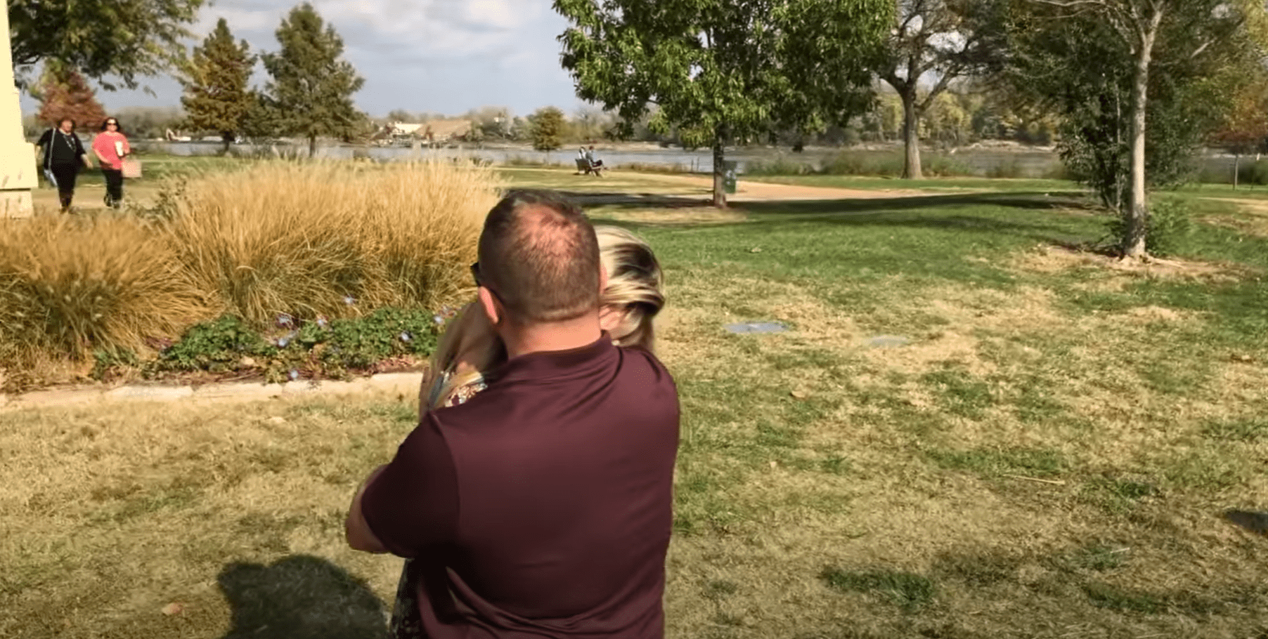 Tim and Kylee share an emotional hug. | Source: youtube.com/Tim Bobbitt