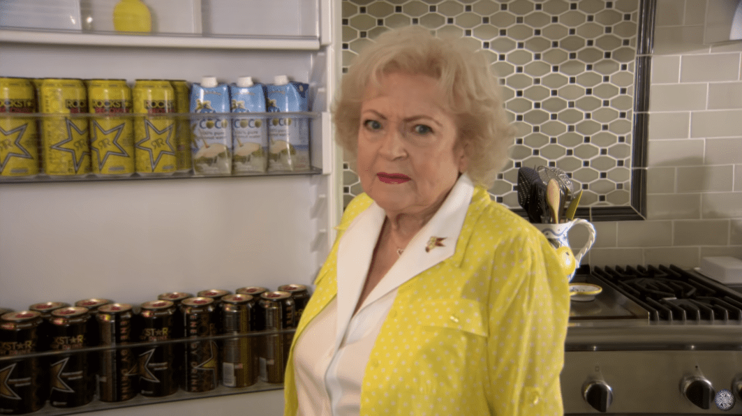 The First Lady of Television, Betty White gives a tour of her mansion and shows off her memorabilia and legacies | Photo: youtube/kinetictv