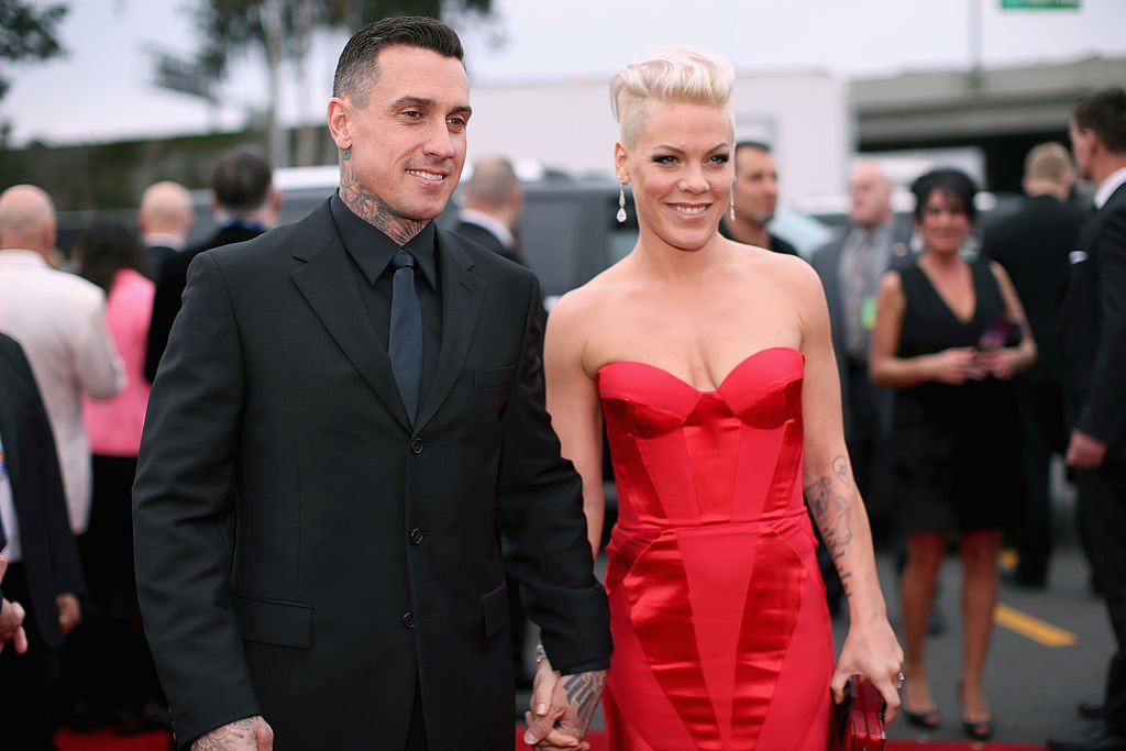 Carey Hart and Pink on the red carpet at the 56th Grammy Awards in Los Angeles in 2014. | Photo: Getty Images