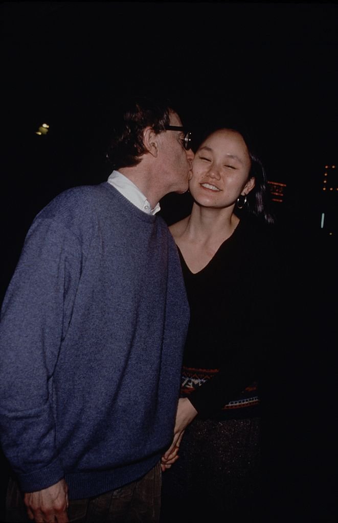 Woody Allen und Soon-Yi Previn, ca. 1992 | Quelle: Getty Images