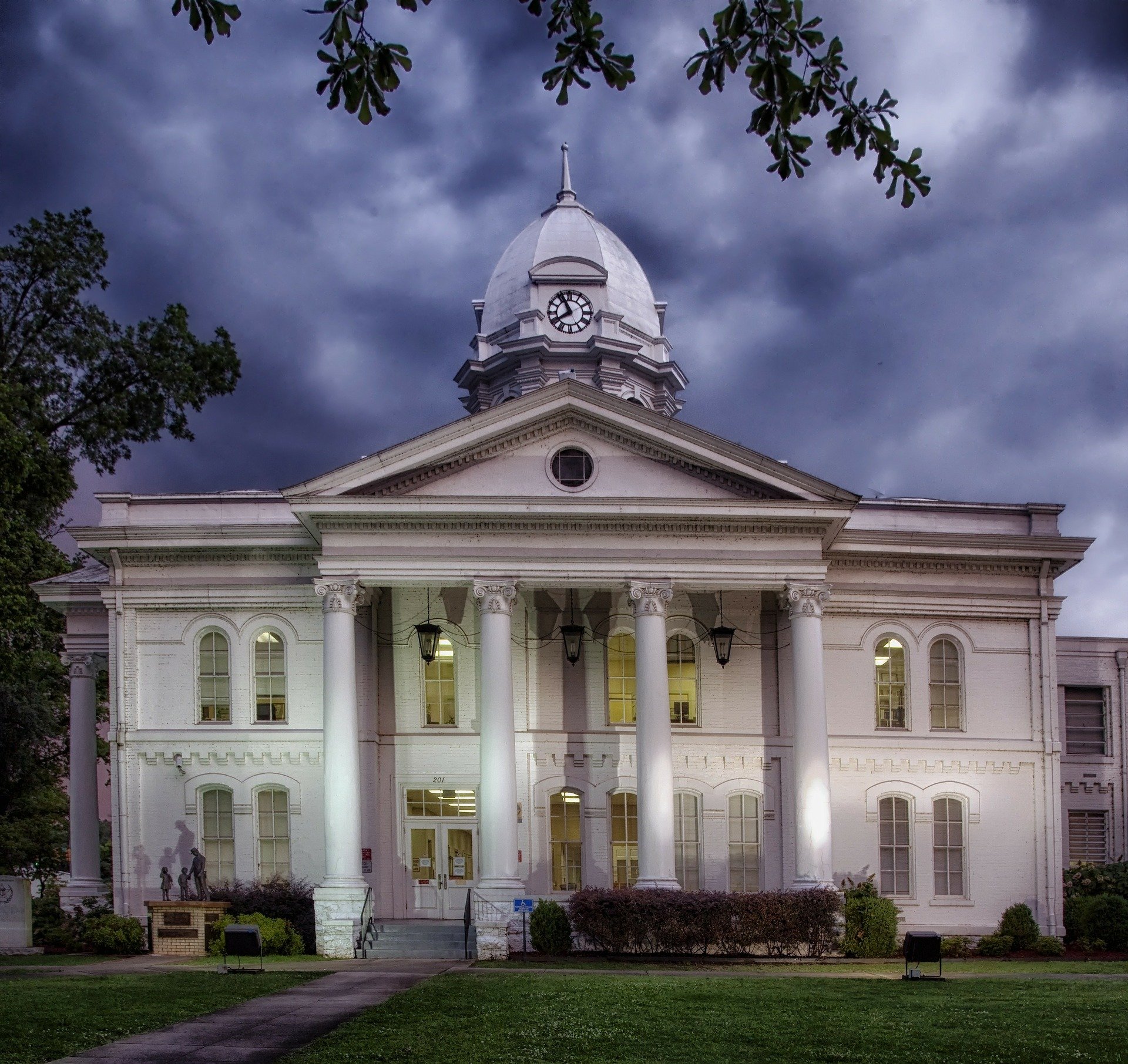 Pictured - An Alabama Courthouse | Source: Pixabay