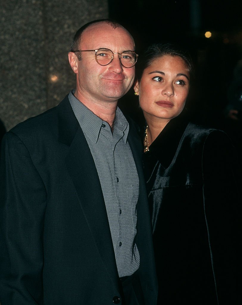 Le musicien Phil Collins et sa compagne Orianne Cevey assistent aux GQ's Men of the Year Awards le 28 octobre 1996 au Radio City Music Hall à New York. | Photo : Getty Images
