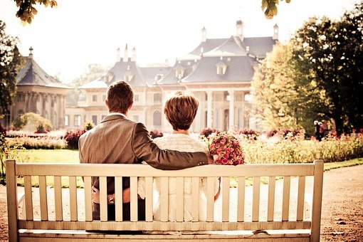 Couple regardant au loin | Photo : Pixabay Couple regardant au loin | Photo : Pixabay