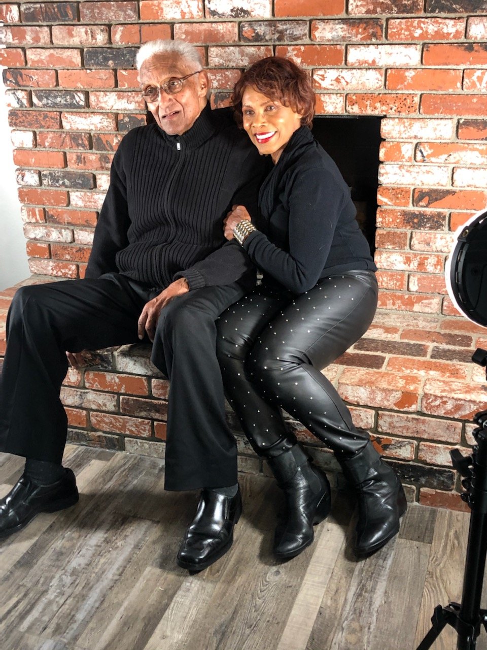 Gloria Hendry and her husband in a photo posted on Facebook | Photo: Facebook/gracehendry