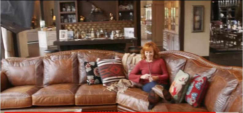 Reba McEntire in her mansion in Nashville, from a video dated November 20, 2020 | Source: YouTube/RebaMcEntire