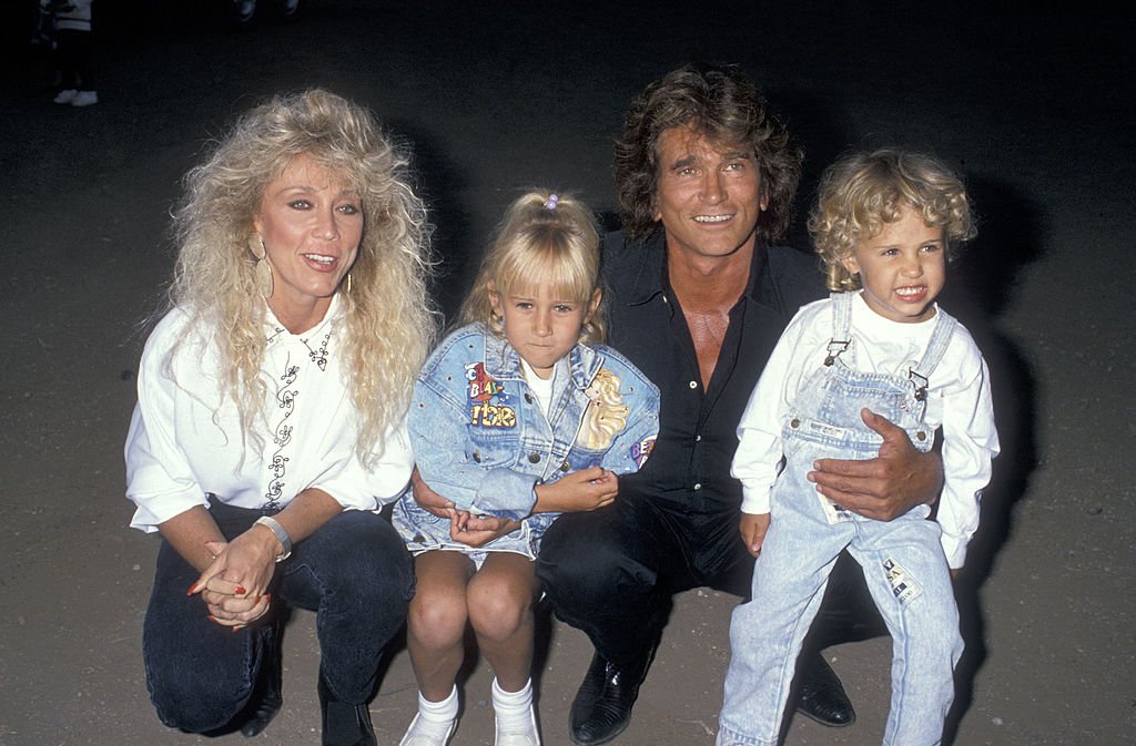 Michael Landon, Frau Cindy Landon, Tochter Jennifer Landon und Sohn Sean Landon nehmen am 29. Juli 1989 an der dritten jährlichen Moonlight Roundup Extravaganza teil, um freien Künsten für missbrauchte Kinder auf der Calamigos Ranch in Malibu, Kalifornien, zu helfen. (Foto von Ron Galella) I. Quelle: Getty Images