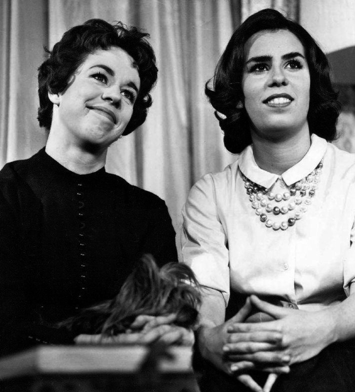 Carol Burnett and sister Chrissie on 'Person to Person,' 1961 | Photo: Wikimedia Commons Images
