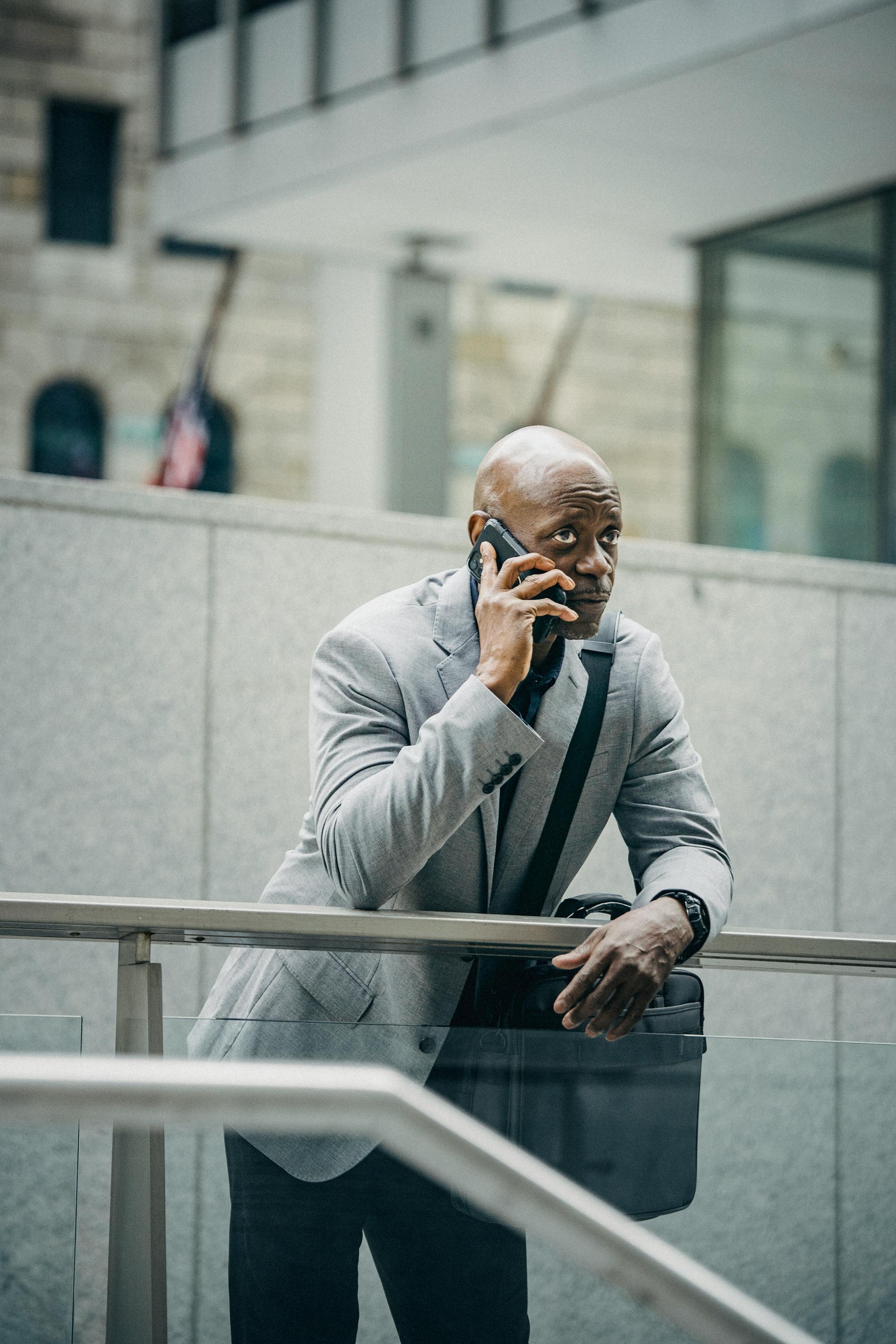 A man talking on the phone | Source: Pexels