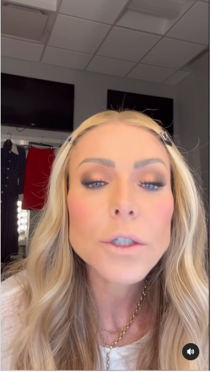 Kelly Ripa sharing her makeup lip tutorial, posted on July 5, 2024 | Source: Instagram/kellyripa