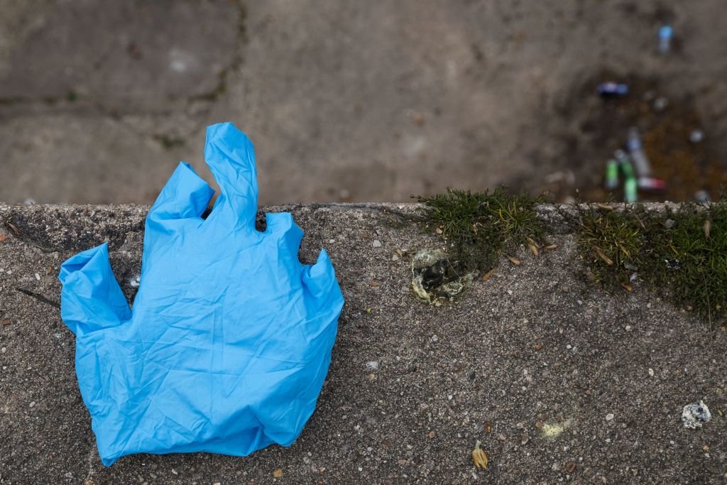 Un gant abandonné. ǀ Source : Getty Images