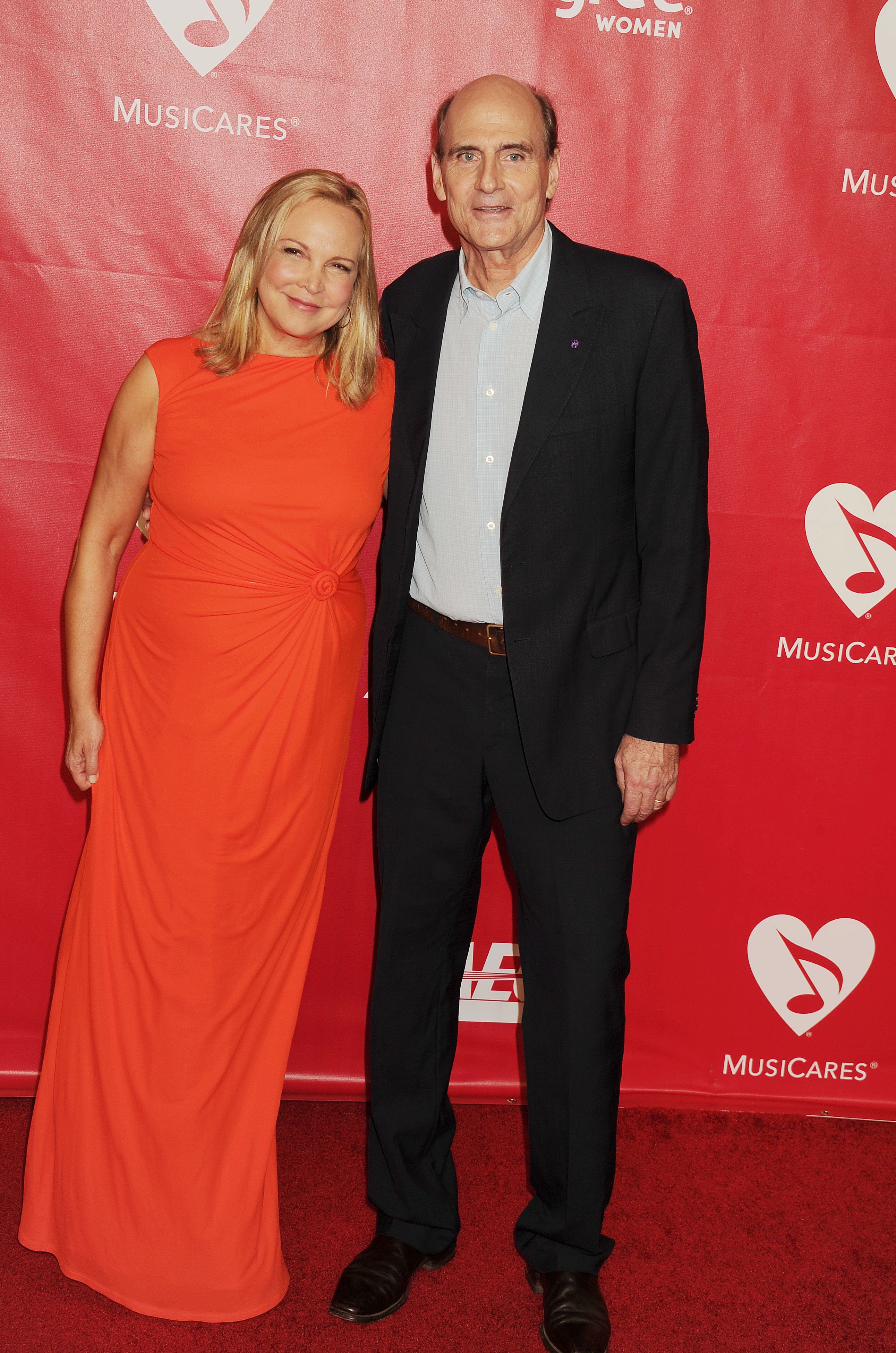 James Taylor and his wife, Caroline Smedvig, on April 17, 2014 in New York |  Source: Getty Images