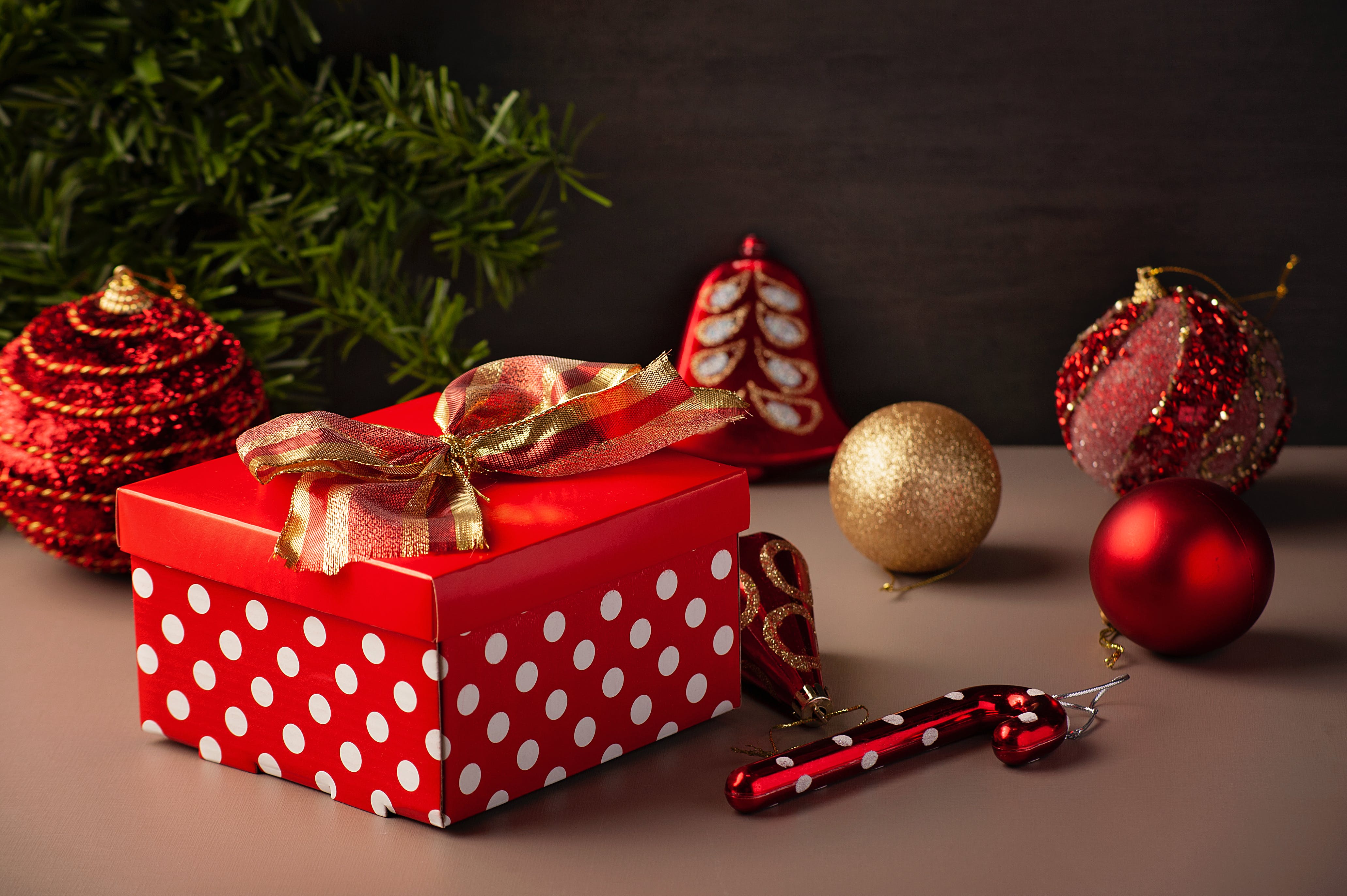 A wrapped present | Source: Pexels