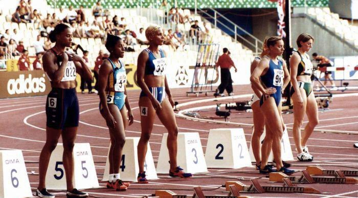 Marion Jones on the far left during the 1999 World Championships | Photo: Tomás Galindo - propia/CC BY 2.5/Wikimedia Commons