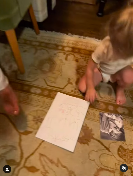 Tupelo Storm Smith-Petersen sitting on the floor with pictures, posted on October 8, 2024 | Source: Instagram/rileykeough